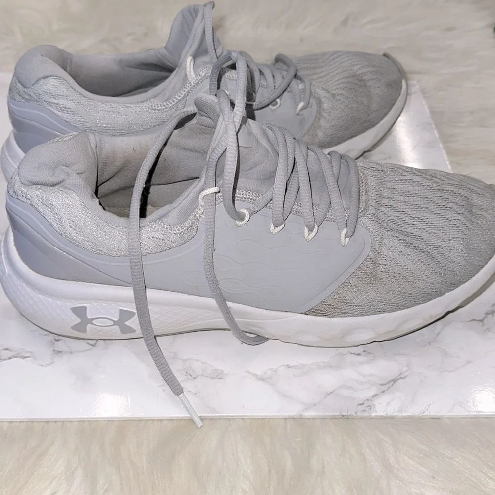 Under Armour Vantage Light Gray Athletic men’s Sneakers size 10